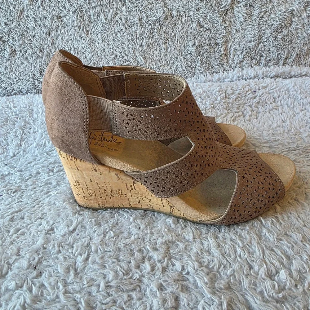 Life Stride Wedges‎ Heels Brown Faux Suede Laser Cutout Comfort Sandals 7.5M